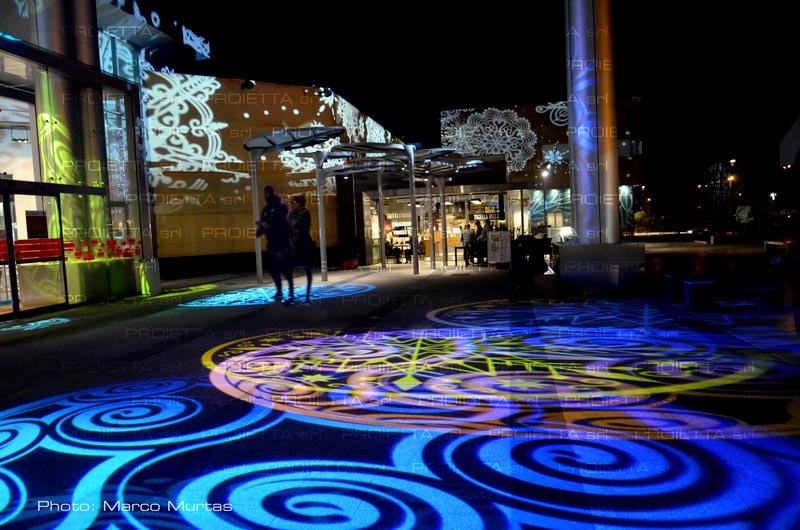Proiettore Luminoso Natalizio Esterno A Fiocchi Di Neve – Con Telecomando, Velocità Regolabile, Impermeabile IP65, Per Decorazioni Giardino
