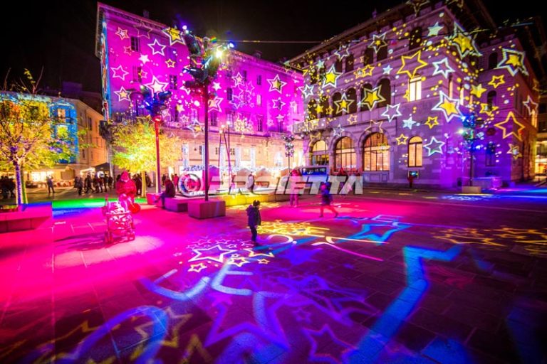 Proiettore Di Natale Per Esterno Fari e Proiettori Natalizi da Esterno - Mapping Projector