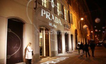 Proiezione per negozio Prada a Torino