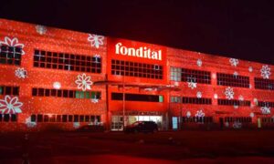 Proiezioni su grandi edifici industriali