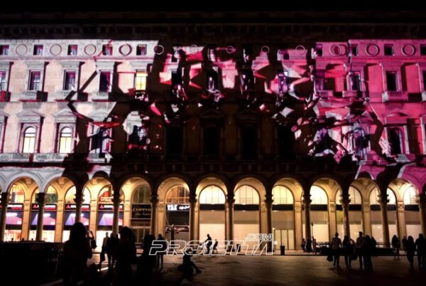 video mapping in piazza duomo a Milanp