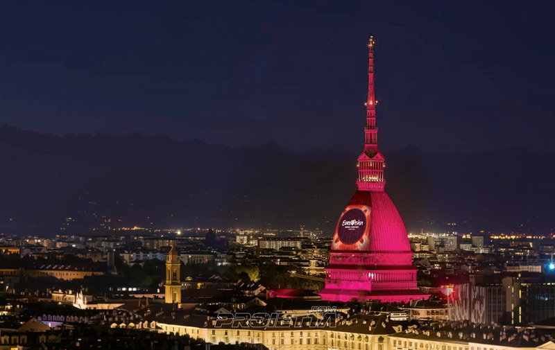 Proiezione sulla Mole di Torino del logo eurovision