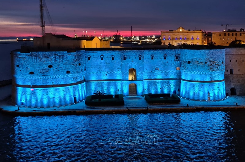 Illuminazione architetturale blu - Castello Aragonese, Taranto