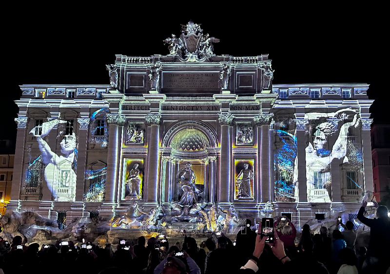 Fontana di Trevi performance di Video Mapping